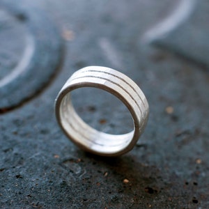 Anillo de plata maciza, anillo de plata esterlina hecho a mano, anillo de plata único, anillo de plata con forma artística, anillo de plata cruda, regalo para él, rústico