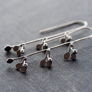 Handgjorda kinetiska örhängen i sterlingsilver: Botaniska hängande smycken