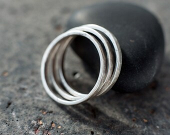 Hamrad sterlingsilverring: Minimalistiska stapelbara ringar