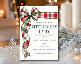 Puede incluir: Una tarjeta de invitación rectangular blanca con un gran lazo de cinta a cuadros rojos, verdes y blancos en la esquina superior izquierda. El texto dice: YOU'RE INVITED TO THE OFFICE HOLIDAY PARTY, Let's celebrate a wonderful year together!, FRIDAY, DECEMBER 11, 6:00 PM, 2026, AT [VENUE NAME], [STREET ADDRESS], [CITY, STATE], RSVP BY [DATE] TO [EMAIL].