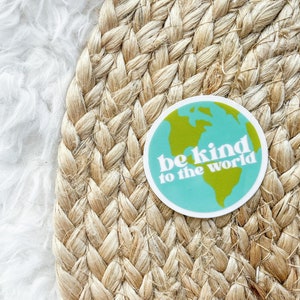 Soyez gentil avec le monde |  Cadeau guerrier écologique, décalcomanie pour amoureux de la nature, économiseur de planète, jour de la terre, Sticker pour ordinateur portable