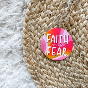 Foi sur la peur autocollant de Zazzle.be Liste d'envies Vous avez des idées ? Sticker inspirant, sticker religieux pour ordinateur portable, cadeau chrétien, vinyle imperméable Foi