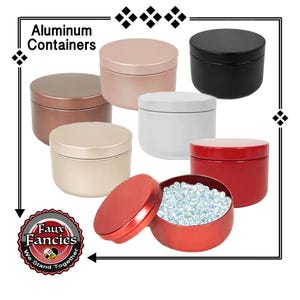 Puede incluir: Una colección de recipientes redondos de aluminio en colores negro, blanco, rojo, dorado, oro rosa y bronce. El texto "Aluminum Containers" aparece arriba a la izquierda y un logotipo "Faux Fancies We Stand Together" abajo a la izquierda. Un recipiente rojo está abierto, revelando pequeñas cuentas transparentes e iridiscentes en su interior.