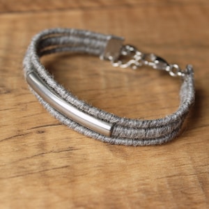 Lycus ALPAKA Armband - HELLGRAU | Garn Makramee Armband, Silberperle, geflochten, Frauen Armband, Alpaka garn, uk, Stapeln, Tunnel