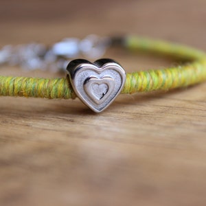 Keltia ALPAKA Armband - GREEN TWEED | Garn Makramee, Silberperle, geflochten, Frauen Armband, Garn, uk, handgefertigt, Herz, zart