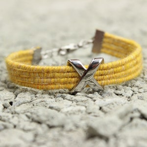 Paradox ALPAKA Armband - YELLOW TWEED | Makramee, X Silberperle, geflochten, Alpakagarn, für sie, uk, ethisch, hypoallergen, lagend
