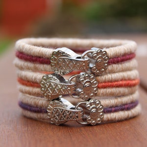 Catorin ALPACA Armband - BEIGE + ORANGE | Magnetverschluss, Alpakagarn, großes Armband, Geschenk für sie, ethisch, hypoallergen, ethisch, uk