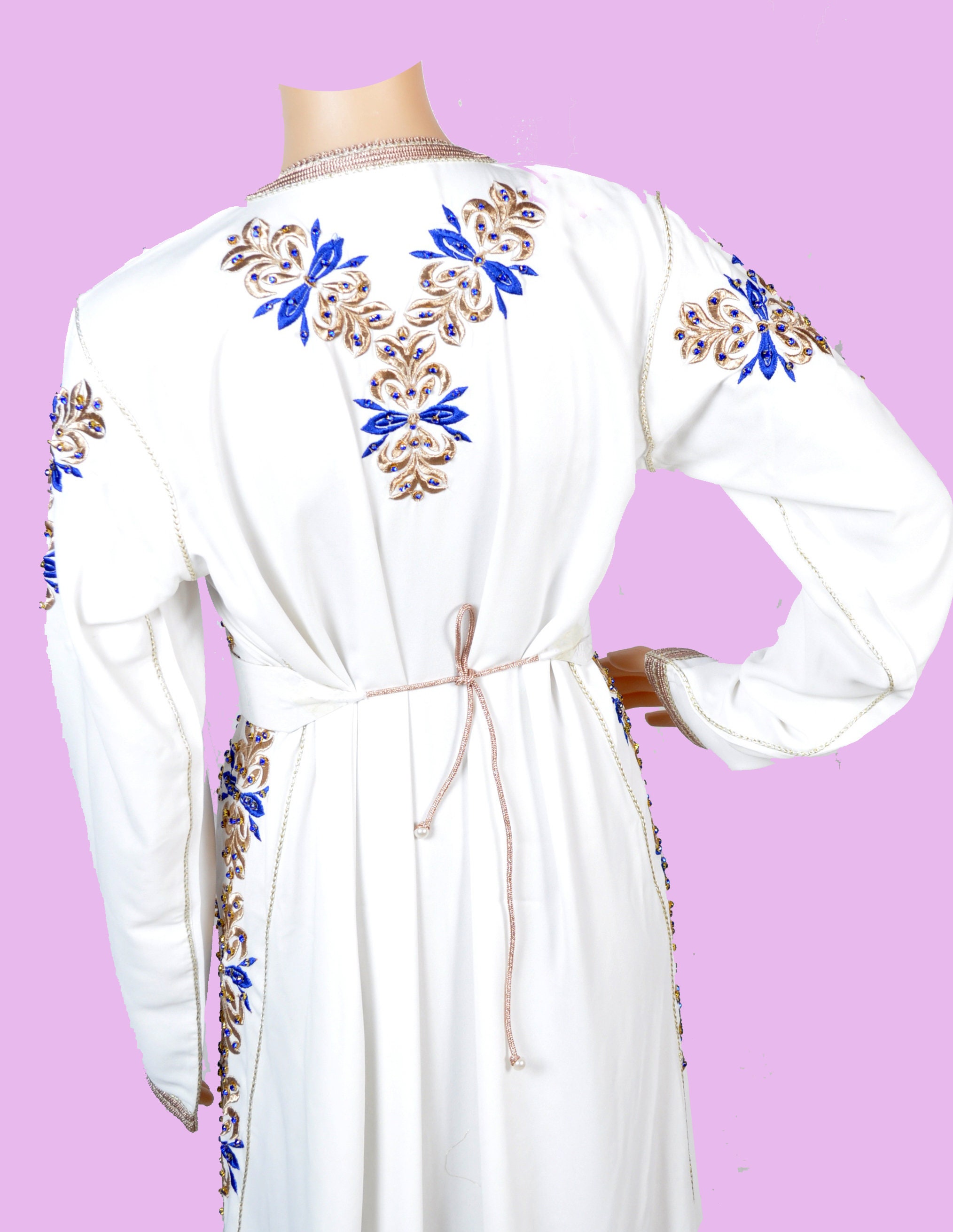 can i wear a kaftan to a wedding