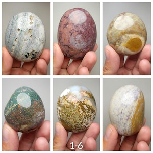 Puede incluir: Seis piedras lisas y ovaladas pulidas con varios patrones de marr&oacute;n, blanco, gris y rosa. Las piedras est&aacute;n dispuestas en una cuadr&iacute;cula.