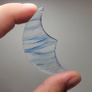 Blueberry Smelt Quartz Moon (2-5/16&quot;)