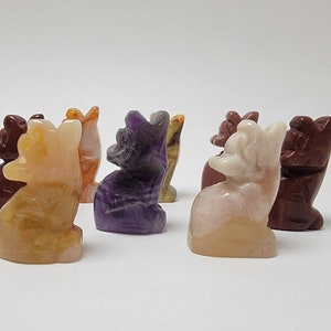 Mini Howling Wolf Carving (1&quot;)
