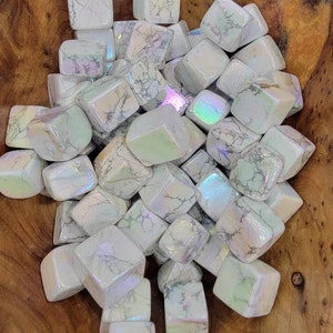 Jelly Aura Howlite Cube Tumble