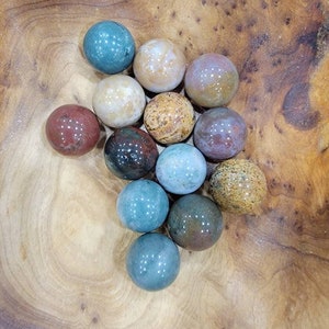Indian Agate Mini Sphere (Roughly 19 to 20 mm)