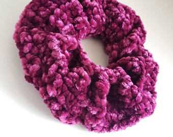 Fusia Thick Velvet Crocheted Scrunchie