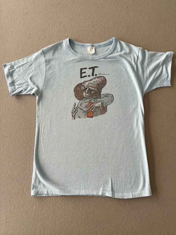 E.T. Hersheys vintage t shirt