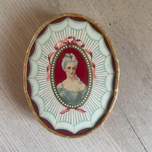 Vintage DuBarry Face Powder Box, Richard Hudnut New York Paris