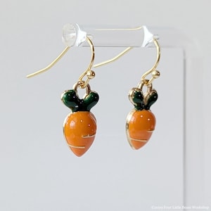Carrot Dangle Drop Earrings / Hypoallergenic Stainless Steel Earring Hook / Includes Gift Bag  / Easter Carrot Earrings / Cute Food Earrings