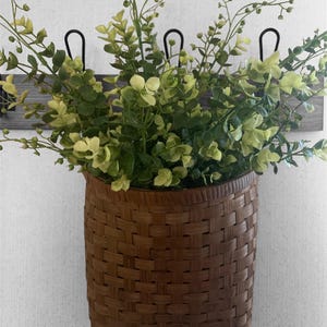 Cesta de pared con eucalipto, decoración para todas las estaciones, cesta para puerta