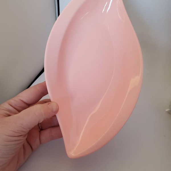 Vintage pink Melamine pladtic serving plate platter dish tray! Unique shape!