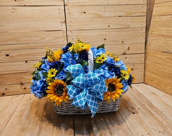 home decor - table decor - table setting - spring decor - summer decor - flowers for home - farmhouse decor - rustic home decor