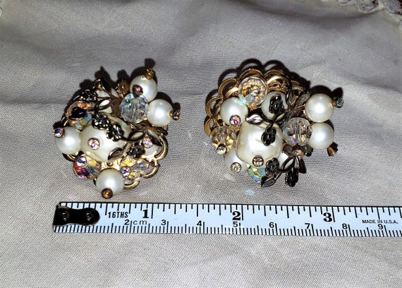Goldtone Round Pearl and Crystal Cluster Clip On … - image 2