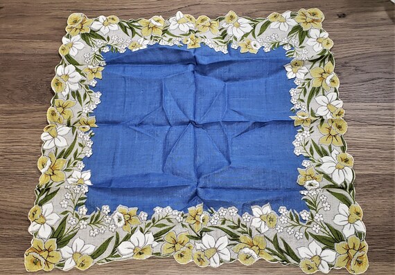 Vintage Daffodil Bordered Ladies Handkerchief - image 4