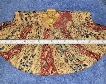 Embrayage plissé beige et rouge de dames de tissu d'impression avec la fermeture en forme de coeur