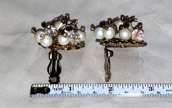 Goldtone Round Pearl and Crystal Cluster Clip On … - image 3