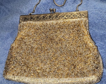 Sac à main antique en perles d’argent et d’or avec boutons-pression ornés de cristaux et chaîne serpent
