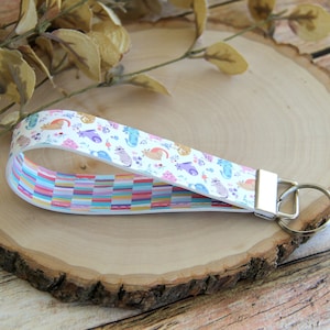 Muñequera de llavero de doble cara con diseño de gato multicolor, accesorio de resorte, cordón de muñeca de piel sintética