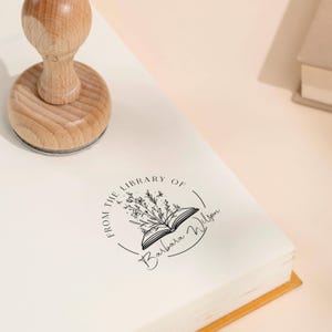 TIMBRO PER LIBRI / Timbro per biblioteca personalizzato / Timbro per goffratura / Dalla biblioteca di timbri / Amante dei libri / Timbro personalizzato / TIMBRO PER GOFFRATURA DI LIBRI