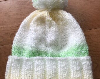 Child’s hand knitted bobble/pompom hat 6-12 months