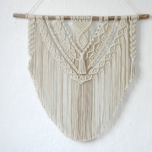 Macrame wall hanging Large macrame wall art tapestry Boho bedroom Living room nursery decor Fiber wall art Macrame hanger Farmhouse decor