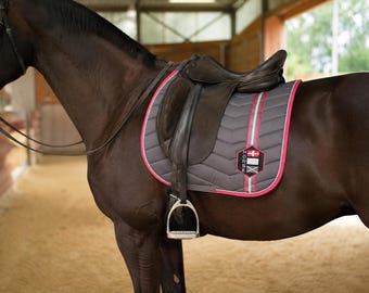 Elegant Dressage Saddle Pad | Breathable Quilted Horse Pad for Training & Competition | Equestrian Riding Equipment