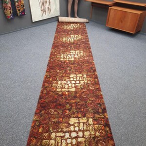 Langer Mid-Century Teppichläufer aus England, 1970er Design, 6 Meter lang