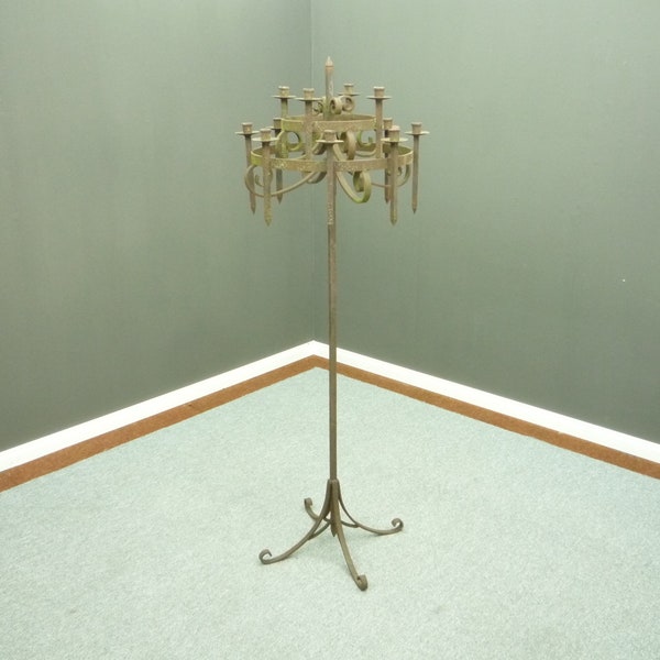 Chandelier gothique antique en fonte vers 1900 DESIGN Brutaliste