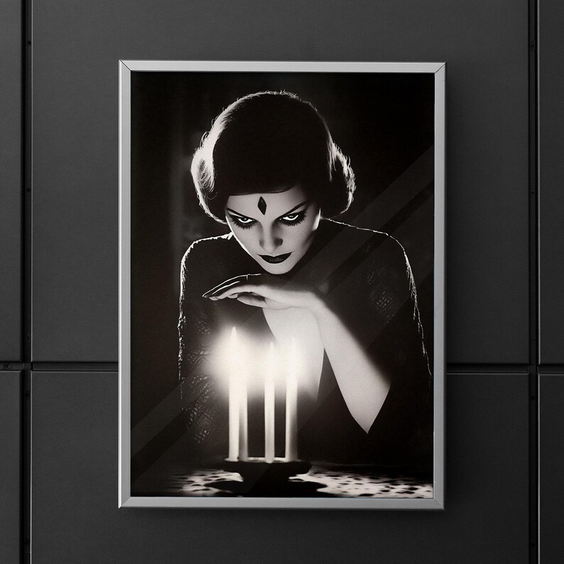 Pôster de Sessão Espírita Vitoriana: Arte de Parede Sombria e Oculta de Bruxa, Impressão de Arte Noir Gótica Vintage, Decoração Assustadora à Luz de Velas para uma Sala de Tarô imagem 2