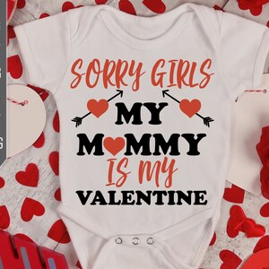 Desculpe meninas, minha mamãe é minha namorada svg, Baby Boy svg, Primeiro dia dos namorados, Cricut, Arquivos cortados, Impressões digitais, Camiseta mãe e filho svg