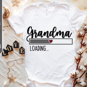 Abuela Cargando Svg. Ascendido a abuela Svg. Abuela Dxf, png, eps. Grandchild Svg. La abuela dice que se desvíe. Bebé revela Svg. Recién nacido