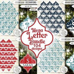 Op de afbeelding: Een digitale download van 104 SVG-, DXF- en PNG-bestanden voor het maken van gepersonaliseerde kerstversiering. De ontwerpen bevatten een arabesk patroon met letters van het alfabet en het woord "Sarah".