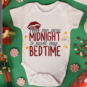 Kus me nu middernacht is voorbij mijn bedtijd svg. Gelukkig Nieuwjaar svg. 2022. Kinderen Nieuwjaar Svg. Nieuwjaarsfeest Svg. Nieuwjaar Shirt dxf, png, eps