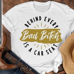 Dietro ogni brutta cagna c'è un seggiolino auto svg. Funny Woman Svg. Funny Quote. Sarcastic Svg. Offensive Svg. Cut Files, Cricut, Silhouette, dxf png