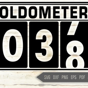 Op de afbeelding: Zwart-witte afbeelding van een kilometerteller met de cijfers 038. De kilometerteller is bovenaan met "Oldometer" gelabeld.