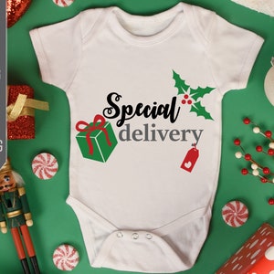 Sonderlieferung Weihnachten Svg. Weihnachten Baby Ankündigung Svg. Lieferung von Santa Svg. Winter Urlaub Svg. Schwangerschaft Ankündigung Svg