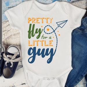 Pretty Fly For A kleine Guy Svg. Kleinkind junge Shirts Svg. Kinder Svg. Boy Svg. Baby Svg. Kinder Shirt Designs. Baby Boy Clipart. Baby-Dusche Svg.