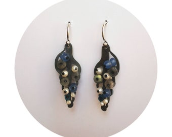 Earrings Shell Shape | blackened silver earrings with cultured freshwater pearls, labradorite and agate | birthday present