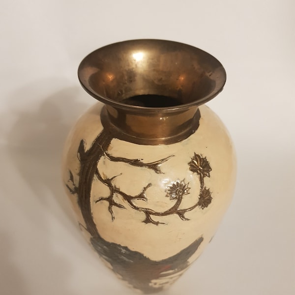 Cloisonne Vase, Messing Emailierte Vase mit gold, beige Muster aus der Natur