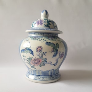 blue white ceramic ginger jar, Asian lidded vase with oriental design