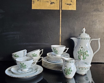 Vintage 6-person coffee service Royal Tettau Bavaria Germany, form Annette, Royal Privileged Porcelain Factory, decor green tendril, 21 pieces