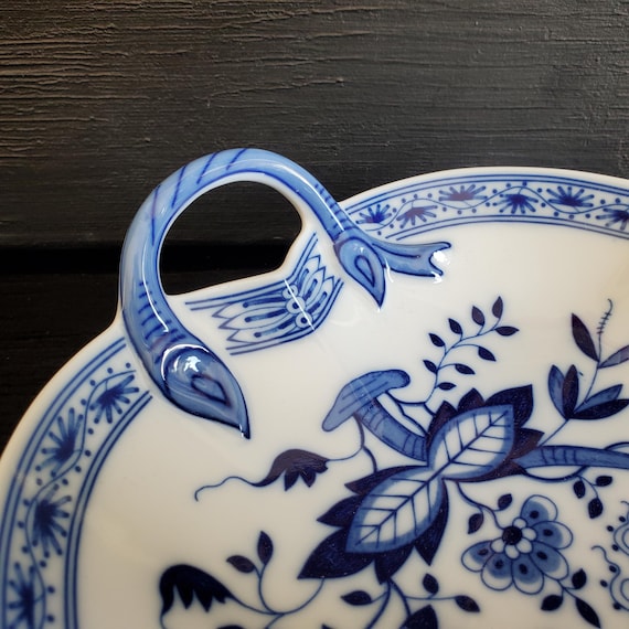 Hutschenreuther Germany 1814 Porcelain Onion Pattern Bowl, Leaf
